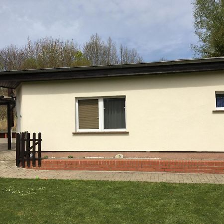Schoener Ferienbungalow Umgeben Von Natur Und Nicht Weit Zur Ostsee Neubukow Luaran gambar