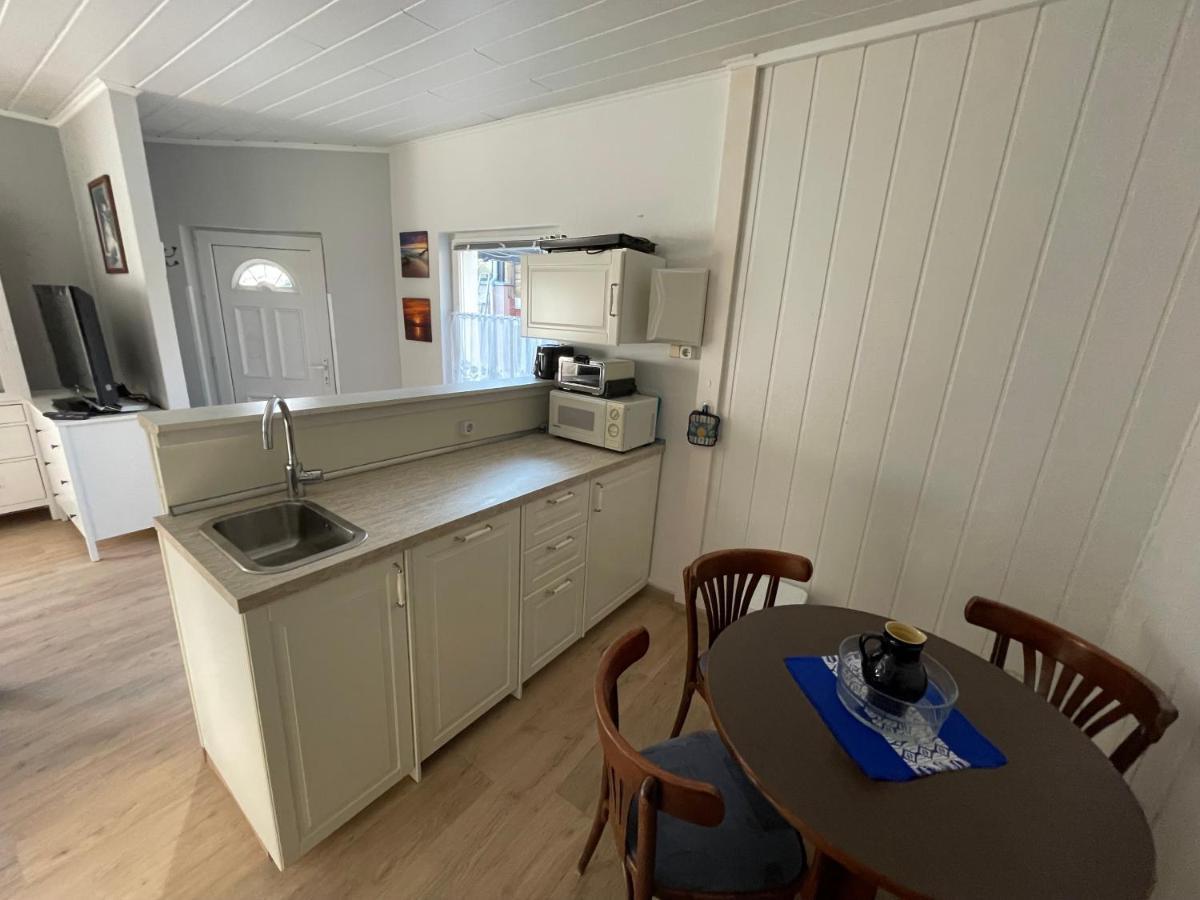 Schoener Ferienbungalow Umgeben Von Natur Und Nicht Weit Zur Ostsee Neubukow Luaran gambar