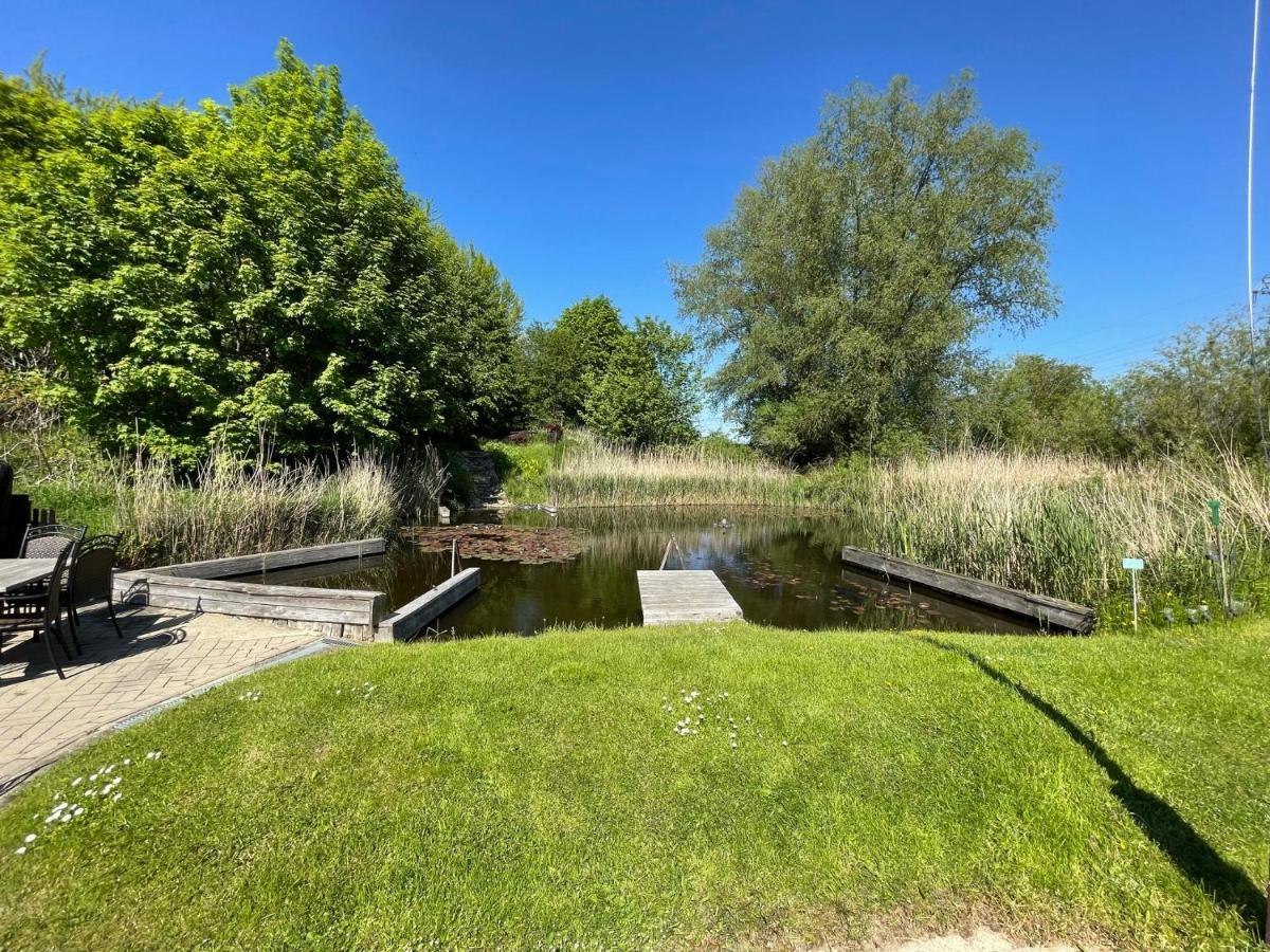 Schoener Ferienbungalow Umgeben Von Natur Und Nicht Weit Zur Ostsee Neubukow Luaran gambar