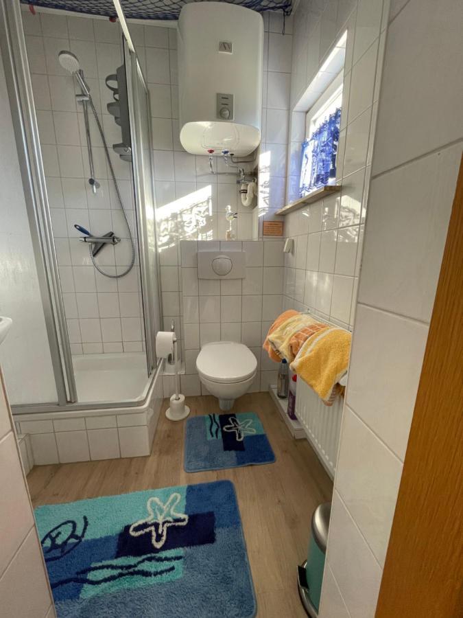 Schoener Ferienbungalow Umgeben Von Natur Und Nicht Weit Zur Ostsee Neubukow Luaran gambar