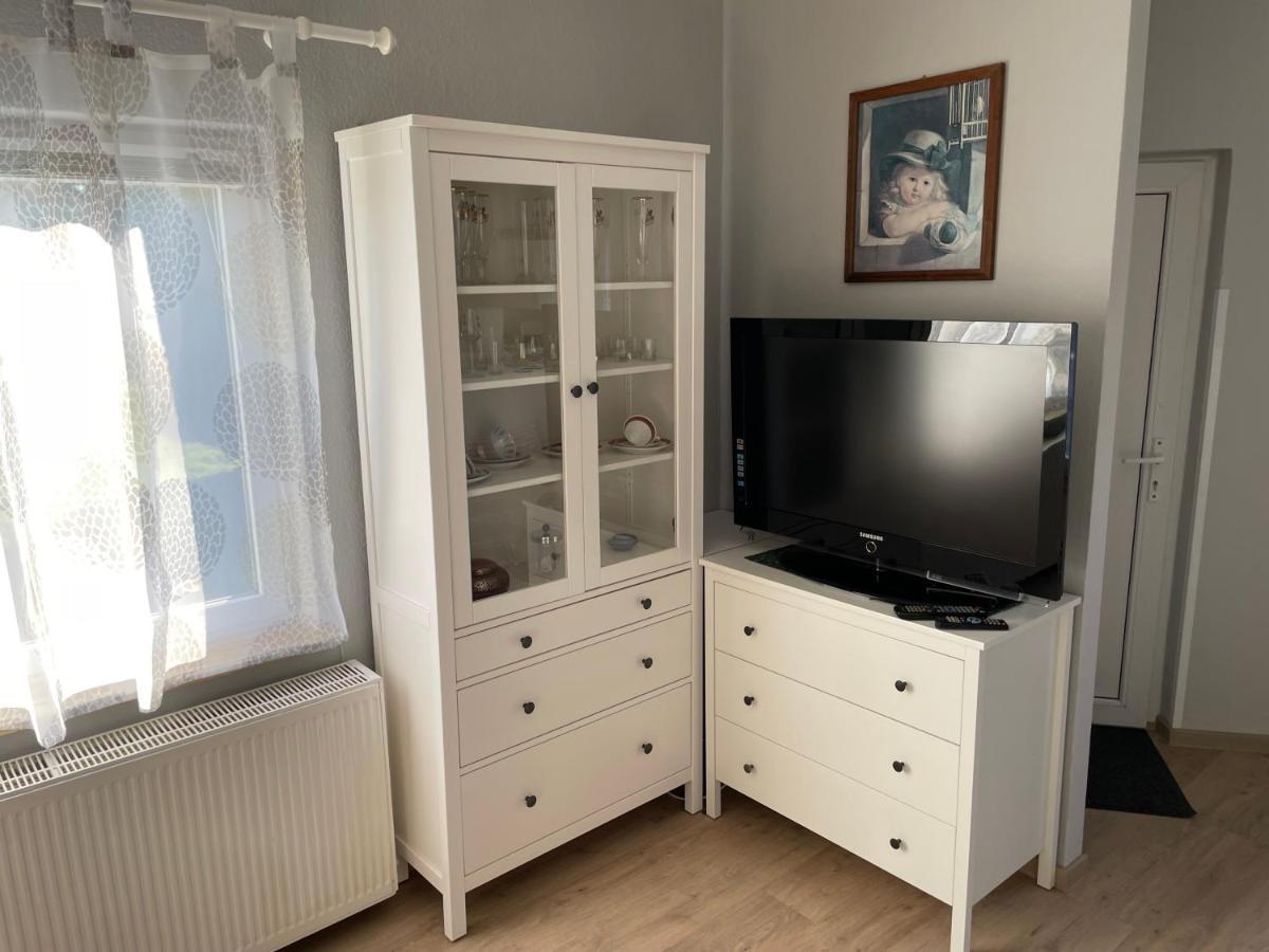 Schoener Ferienbungalow Umgeben Von Natur Und Nicht Weit Zur Ostsee Neubukow Luaran gambar